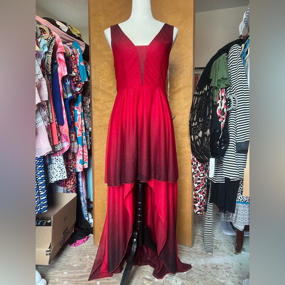 VENUS Dresses & Skirts - VENUS Red Ombre High-Low Evening Dress